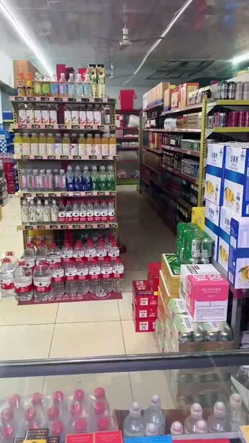 非洲的直男不輸任何國(guó)家 美女買日用品遭老板瞧不起,惹怒顧客孰對(duì)孰錯(cuò)